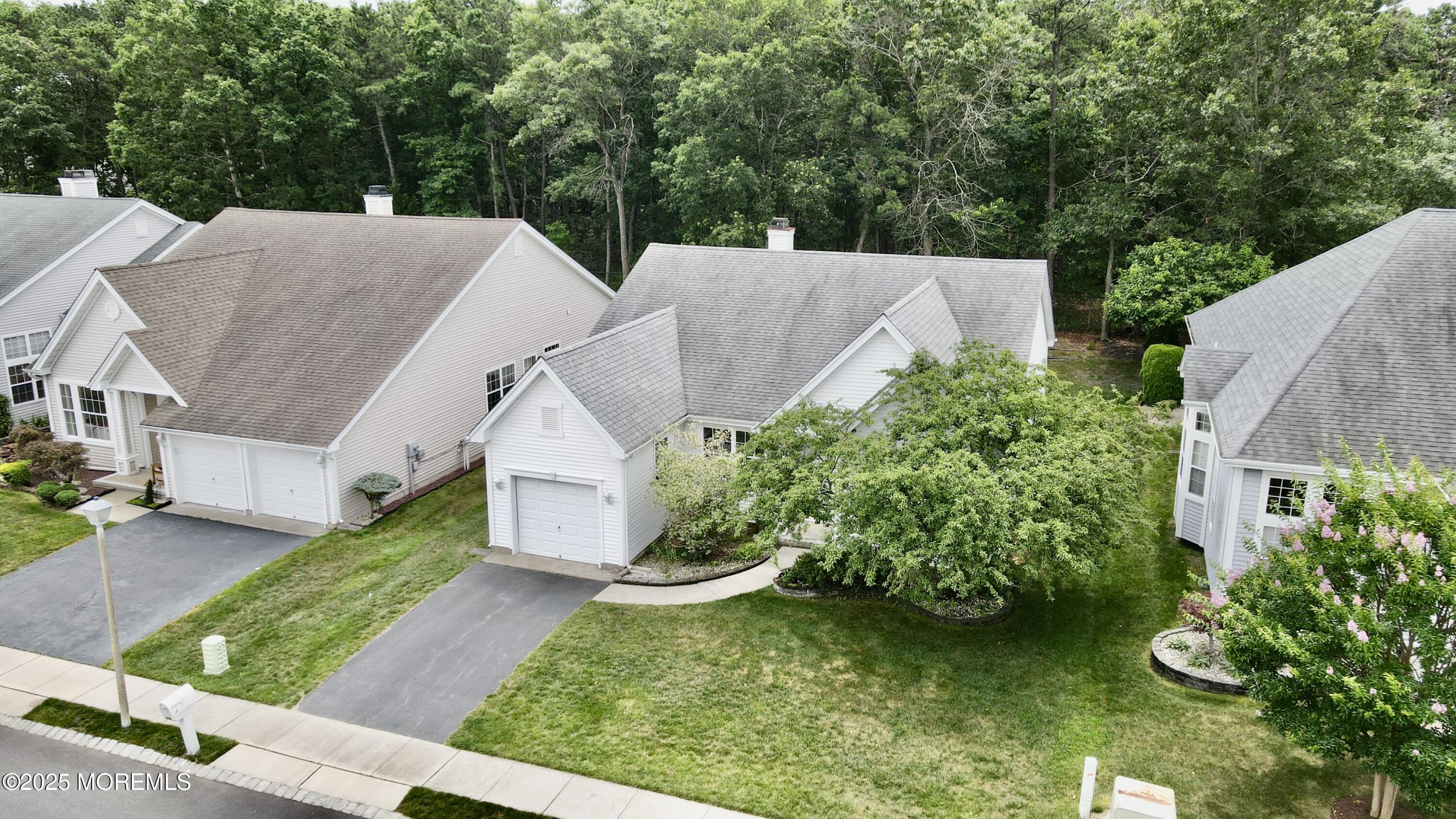 18 Valley Stream Place