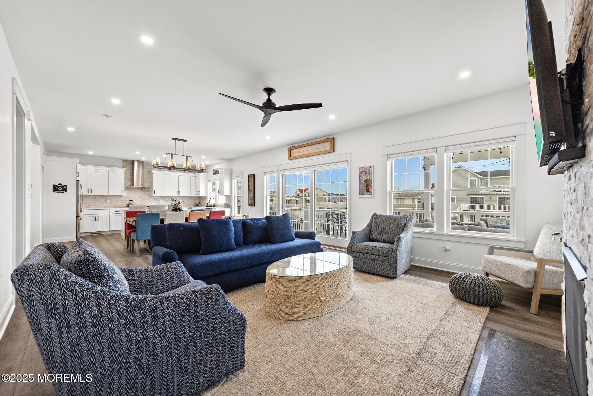 11 Barry Lane, Manahawkin, New Jersey image 4