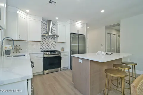 MLS: 22435433