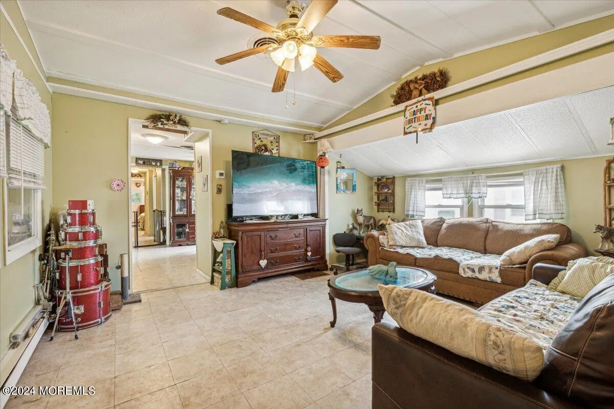 Toms River, New Jersey 08755, United States, 2 Bedrooms Bedrooms, ,2 BathroomsBathrooms,Residential,Pending,40991