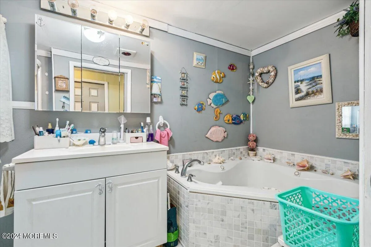 Toms River, New Jersey 08755, United States, 2 Bedrooms Bedrooms, ,2 BathroomsBathrooms,Residential,Pending,40991