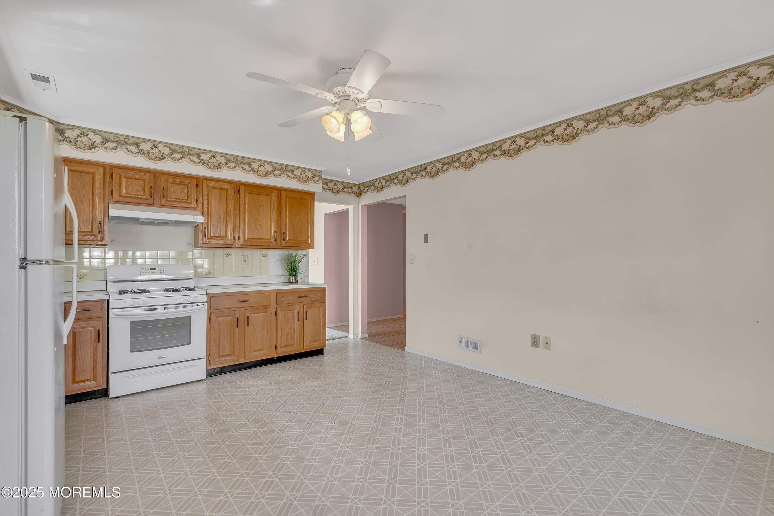 14 Windmill Court, Columbus, New Jersey image 9