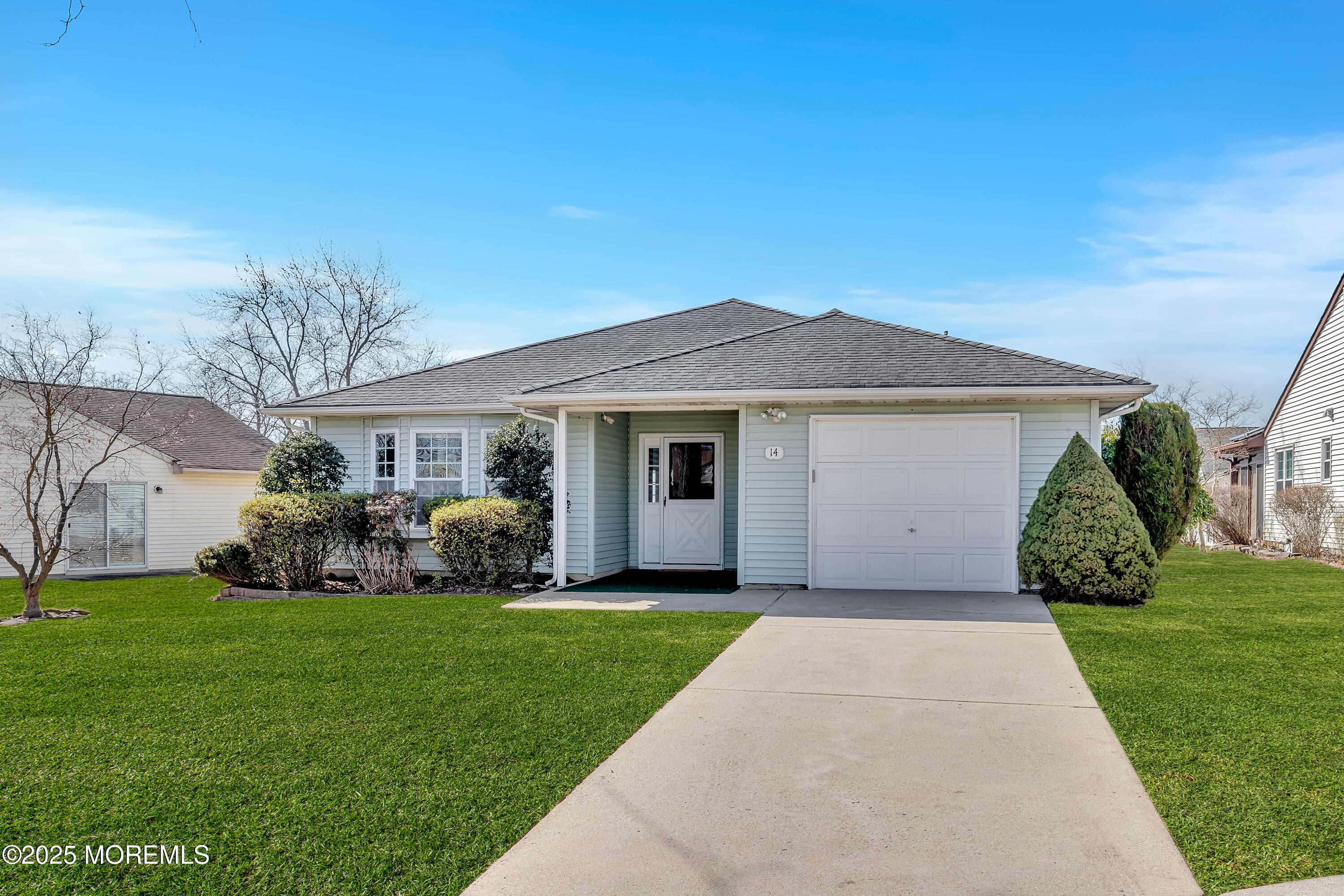 14 Windmill Court, Columbus, New Jersey image 2