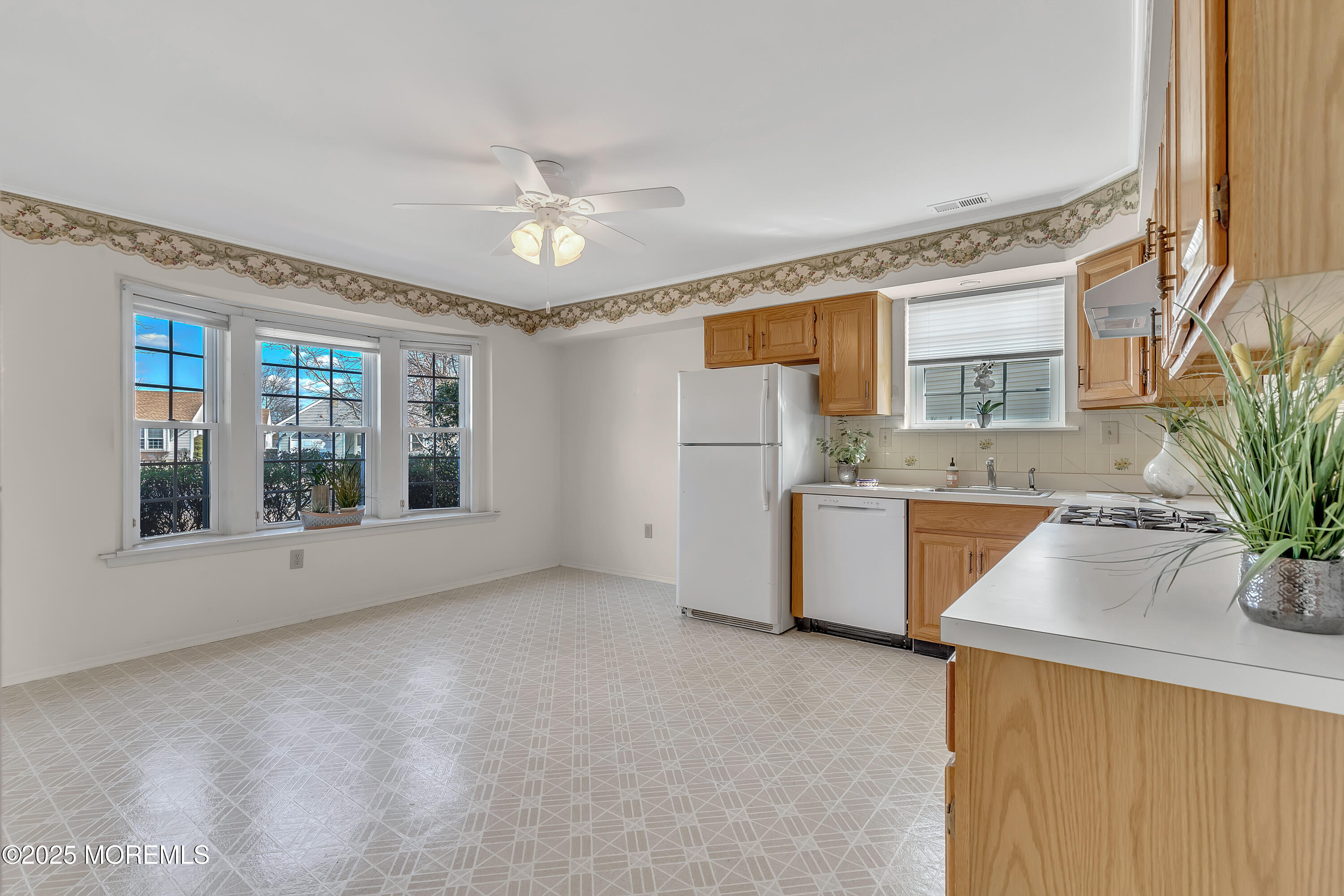 14 Windmill Court, Columbus, New Jersey image 6