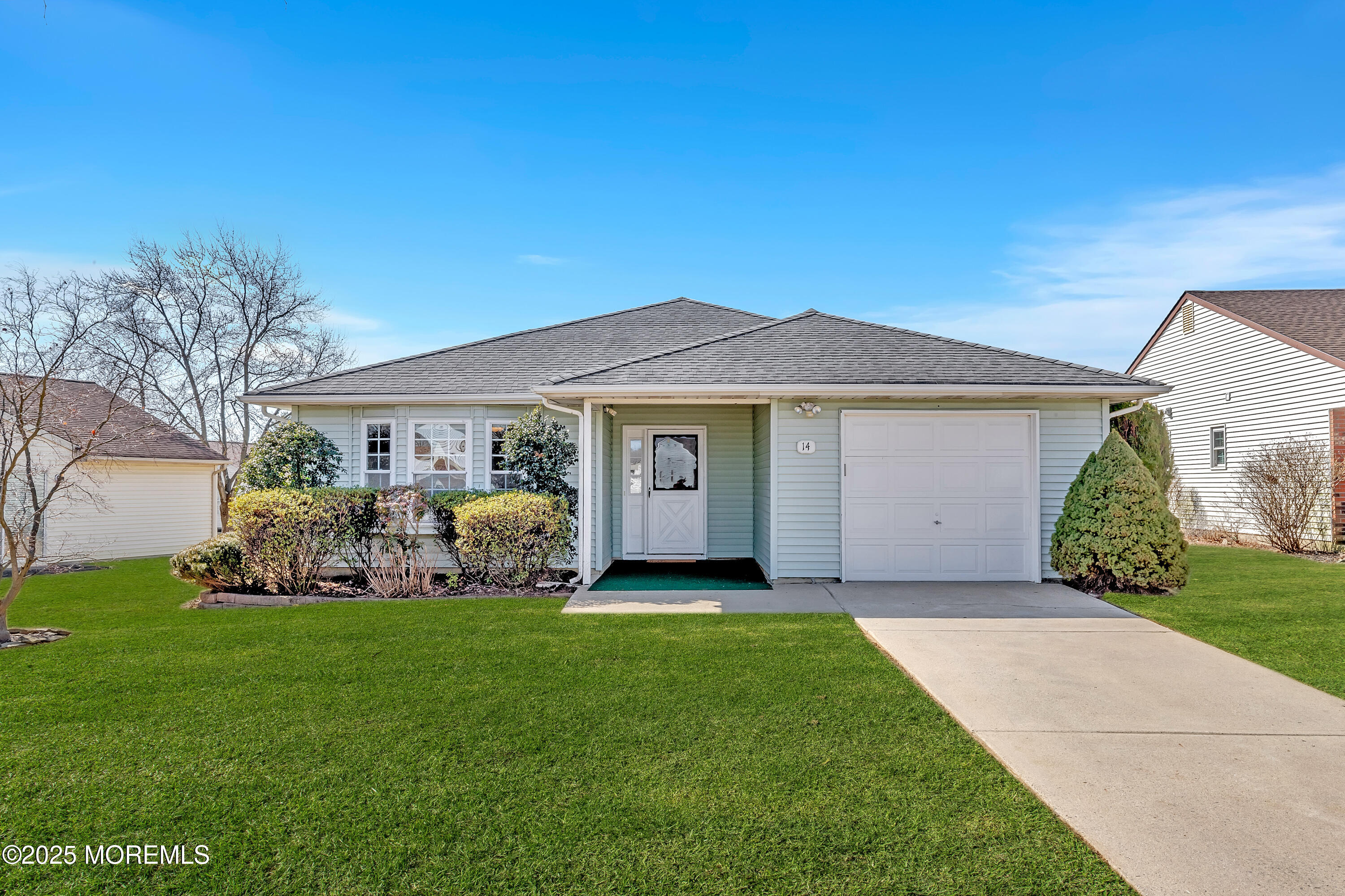 14 Windmill Court, Columbus, New Jersey image 1