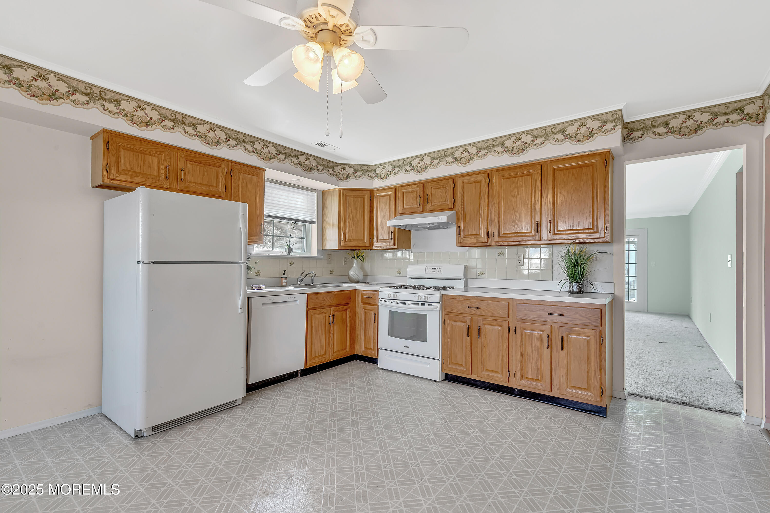 14 Windmill Court, Columbus, New Jersey image 8