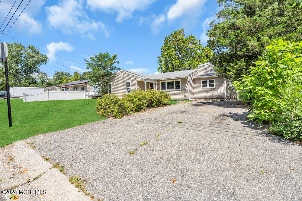 Photo 4 of 33 of 14 Colgate Drive house