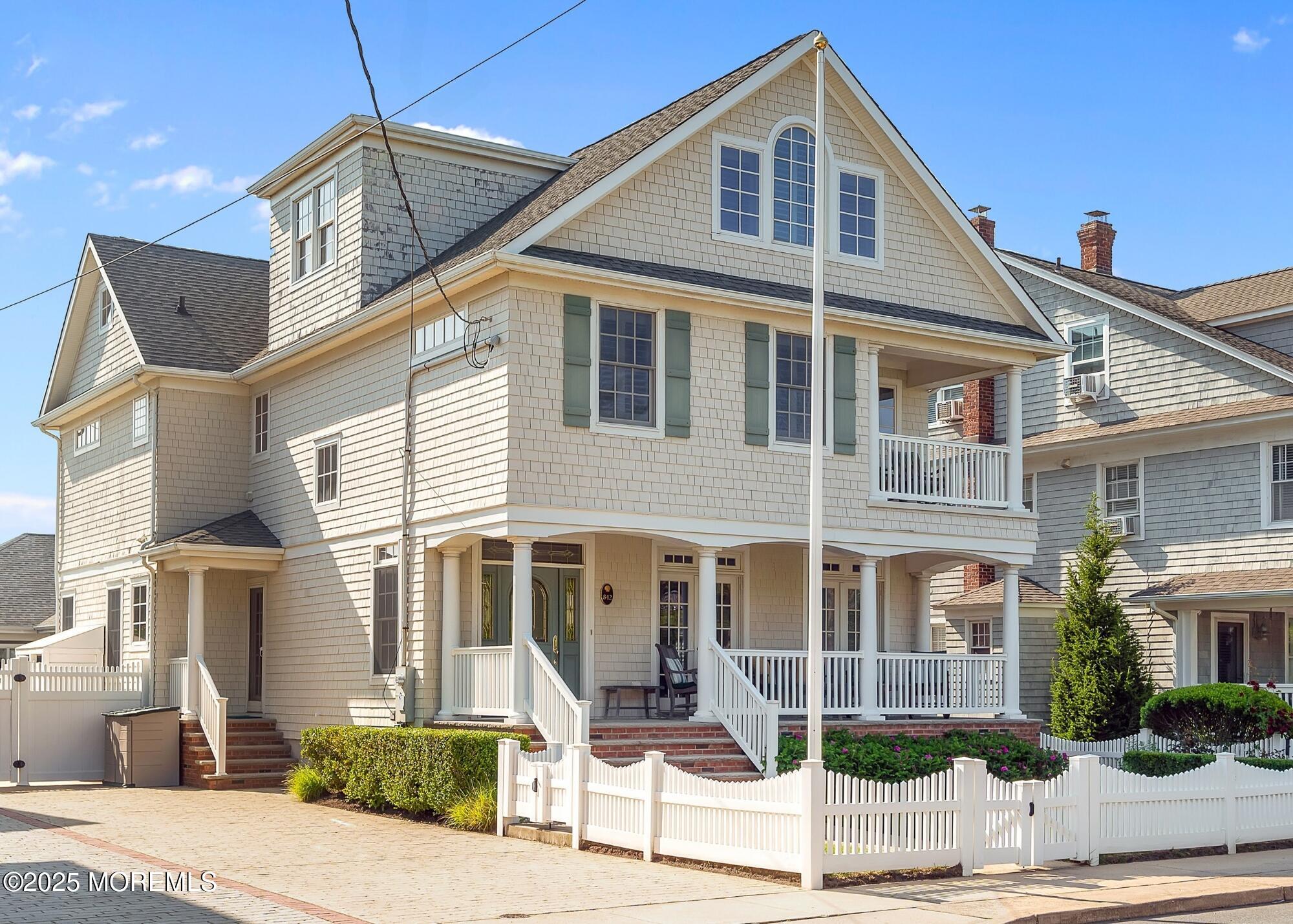 842 East Avenue