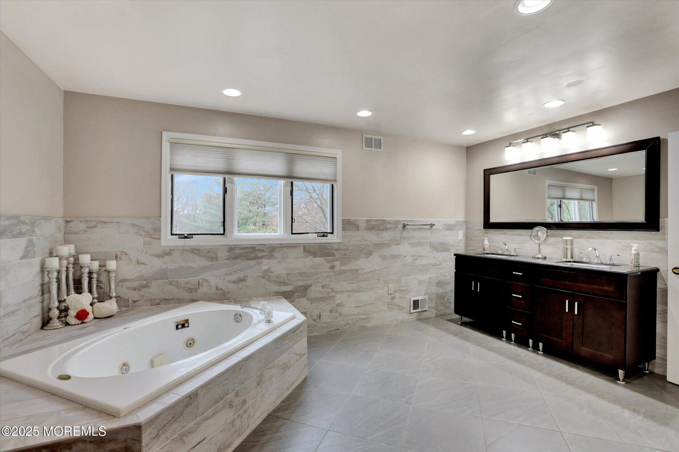 231 Nottingham Road, Morganville, New Jersey image 28