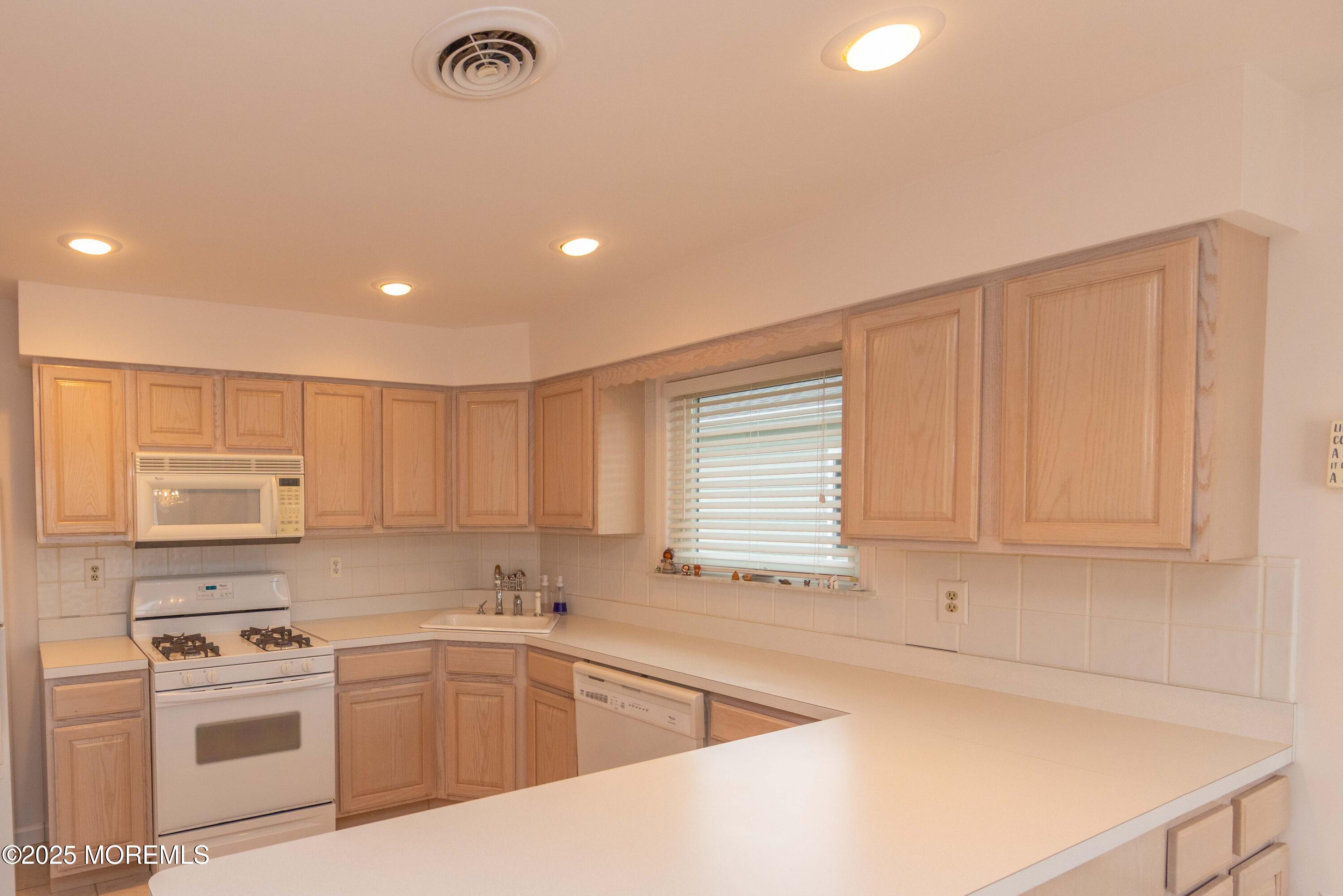 9 Lumsden Court, Toms River, New Jersey image 3