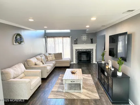 MLS: 22503498