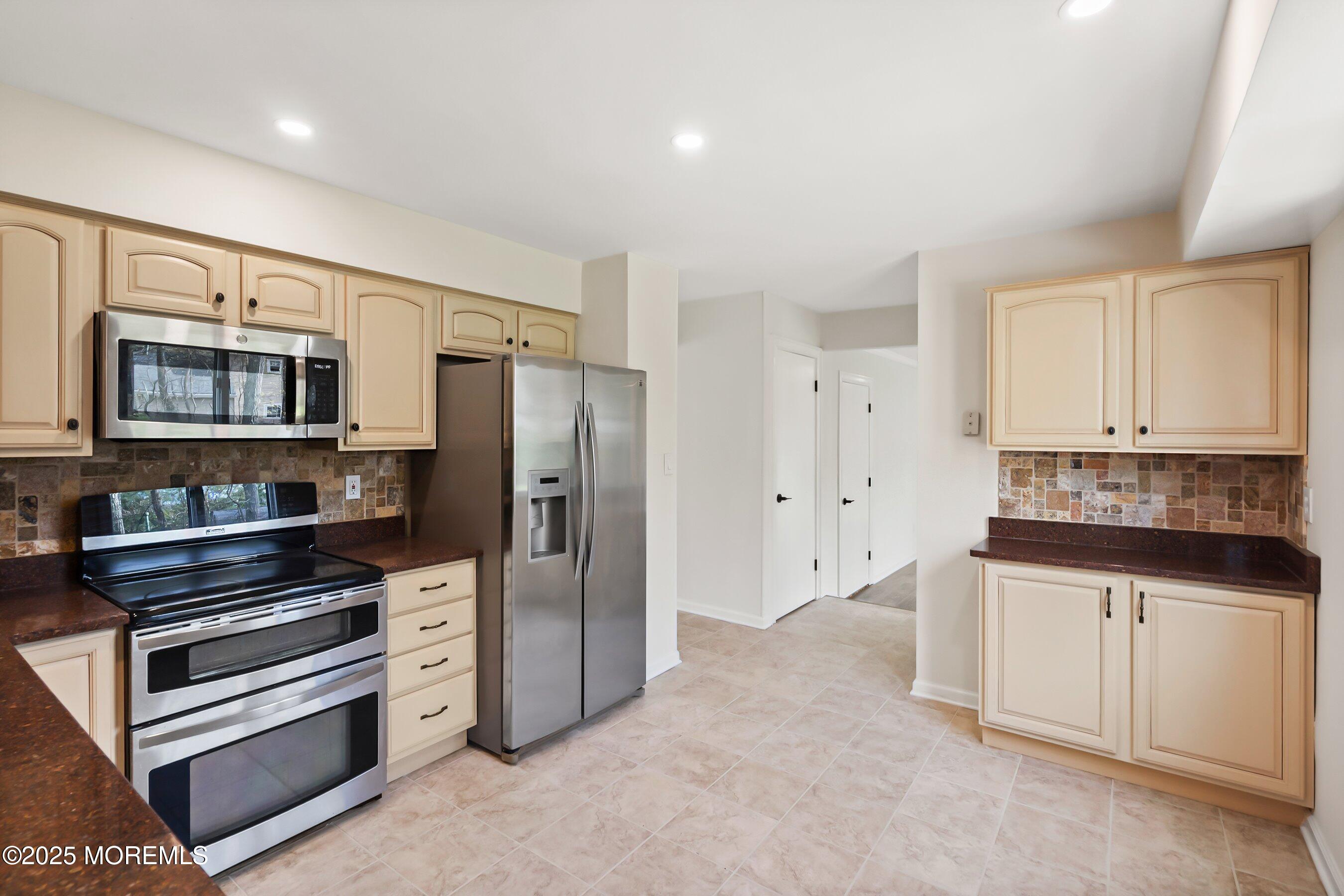 7 Hazelwood Court, Howell, New Jersey image 11