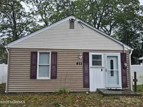 Photo of 611 Anthony Avenue, Toms River, NJ 08753 (MLS # 22531050)