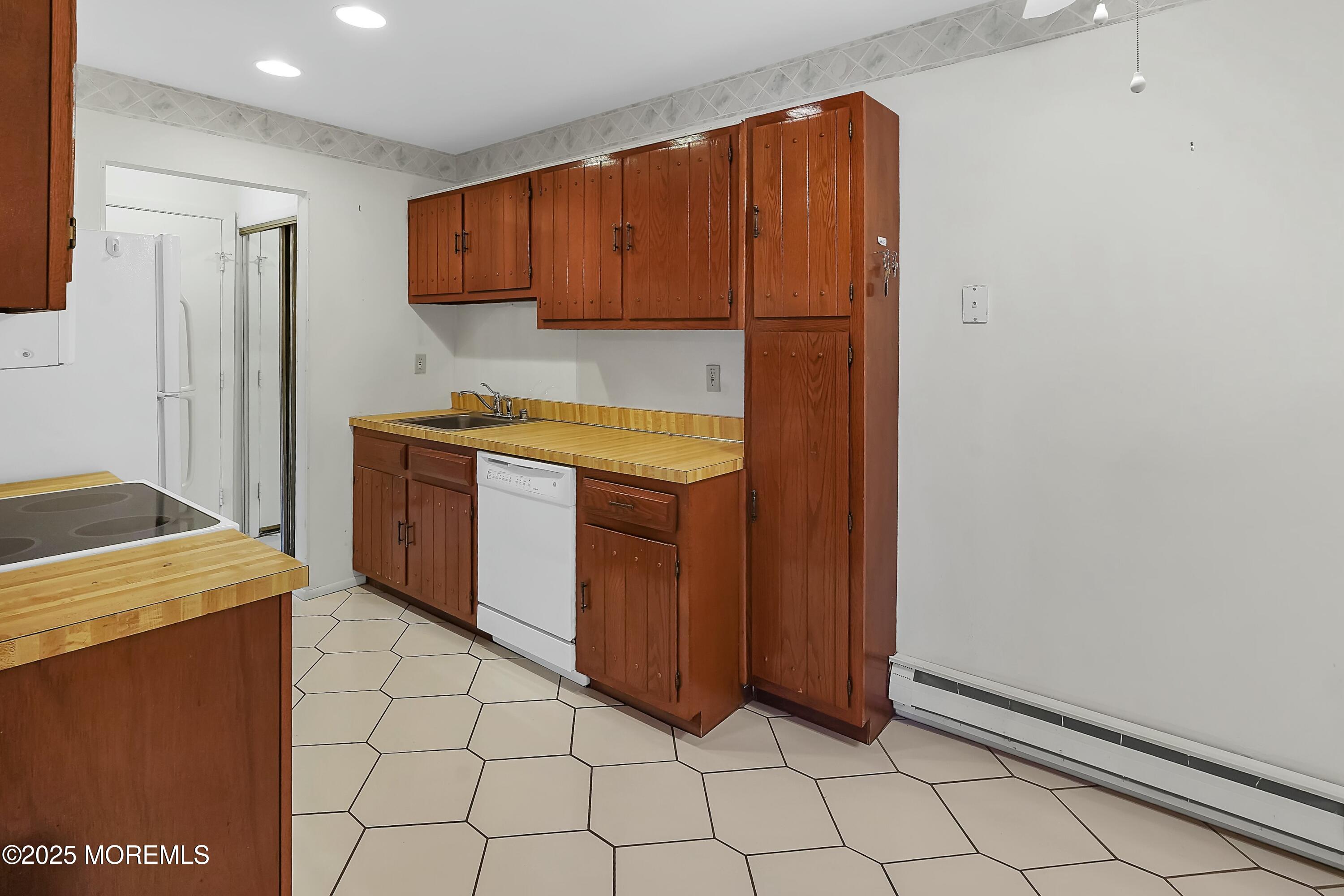 98 Arrowood Road #K, Manalapan, New Jersey image 15