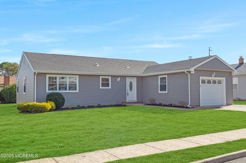 Photo of 8 Mayaquez Lane, Toms River, NJ 08757 (MLS # 22600987)