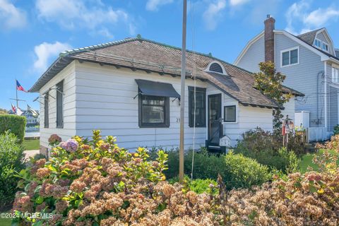 210 Roosevelt Avenue Avon-by-the-sea NJ 07717