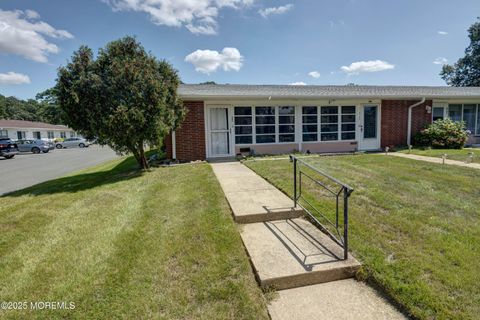 Condo For Sale - 670A New Castle Court<br/> Lakewood, NJ 08701