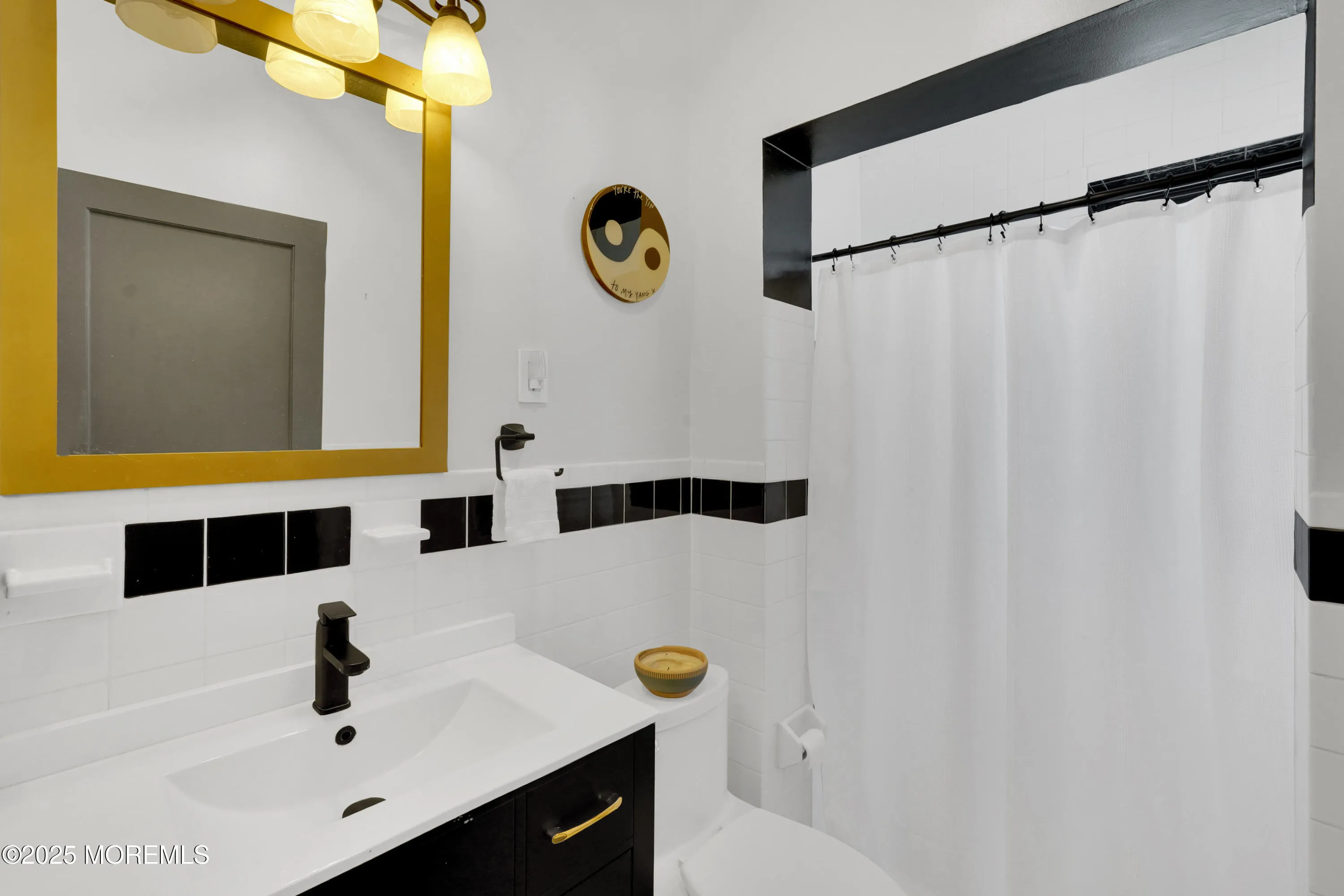 Asbury Park, New Jersey 07712, United States, 1 Bedroom Bedrooms, ,1 BathroomBathrooms,Residential,Pending,196874