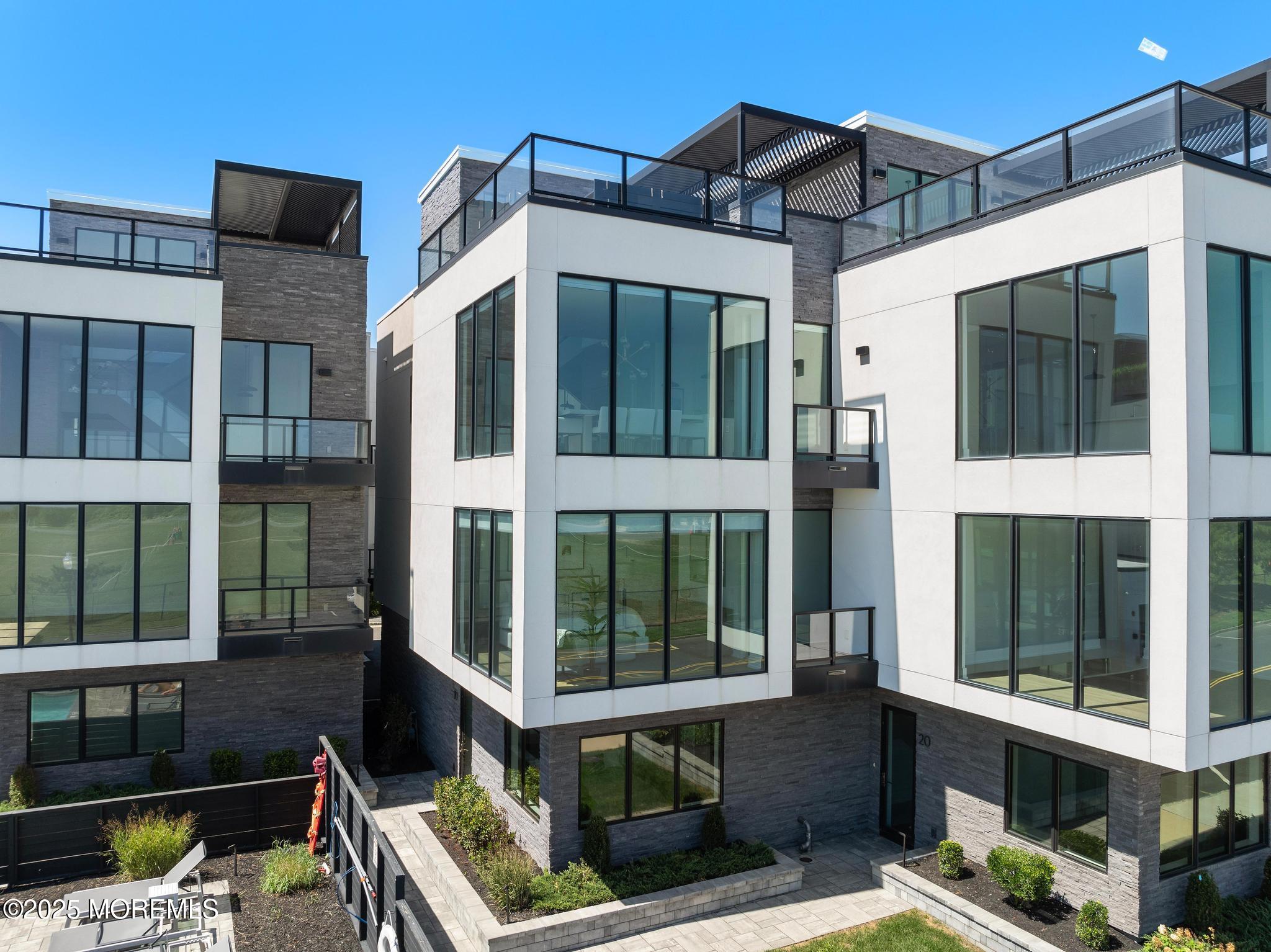 200 Ocean Avenue N 22