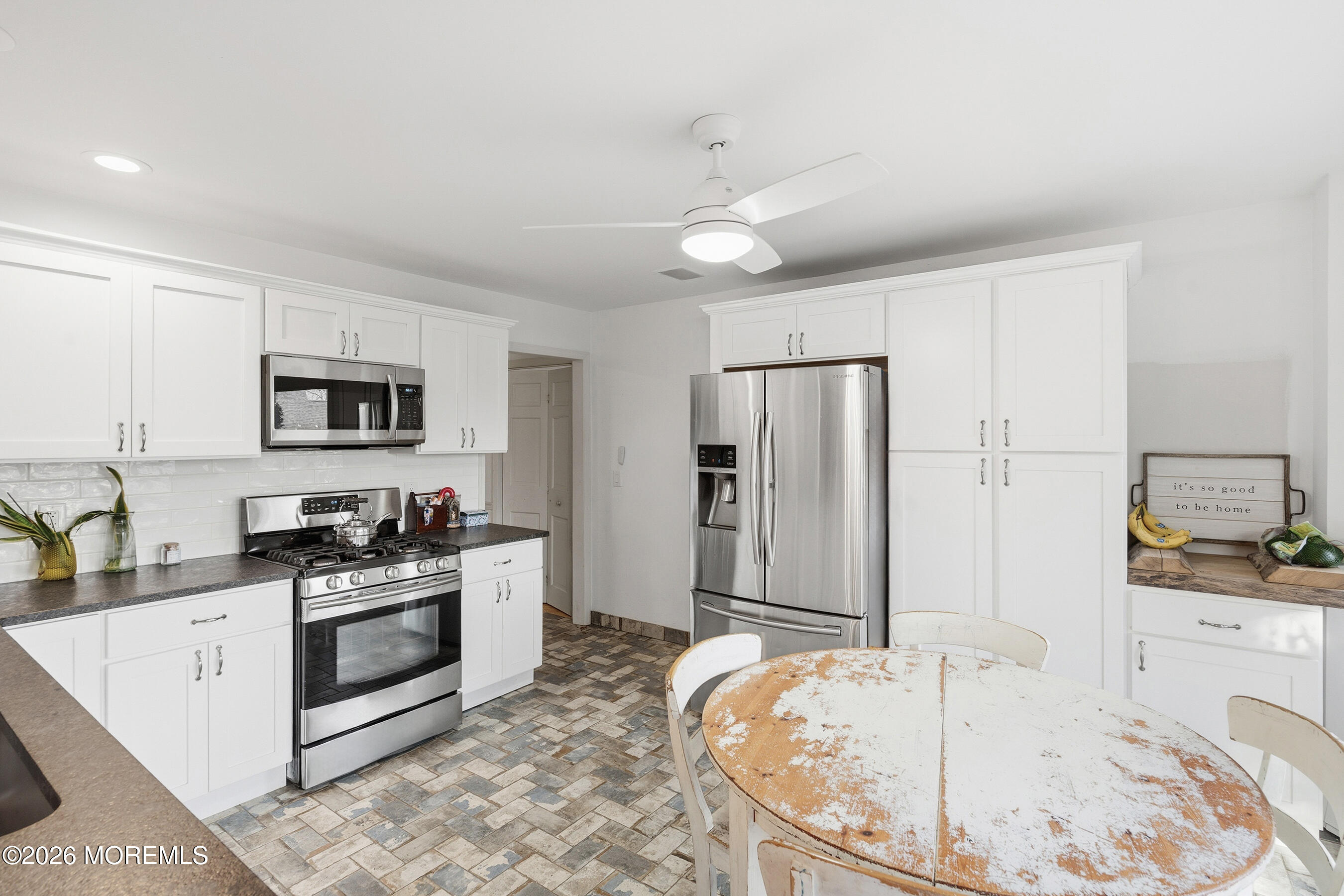 812 Mistletoe Avenue