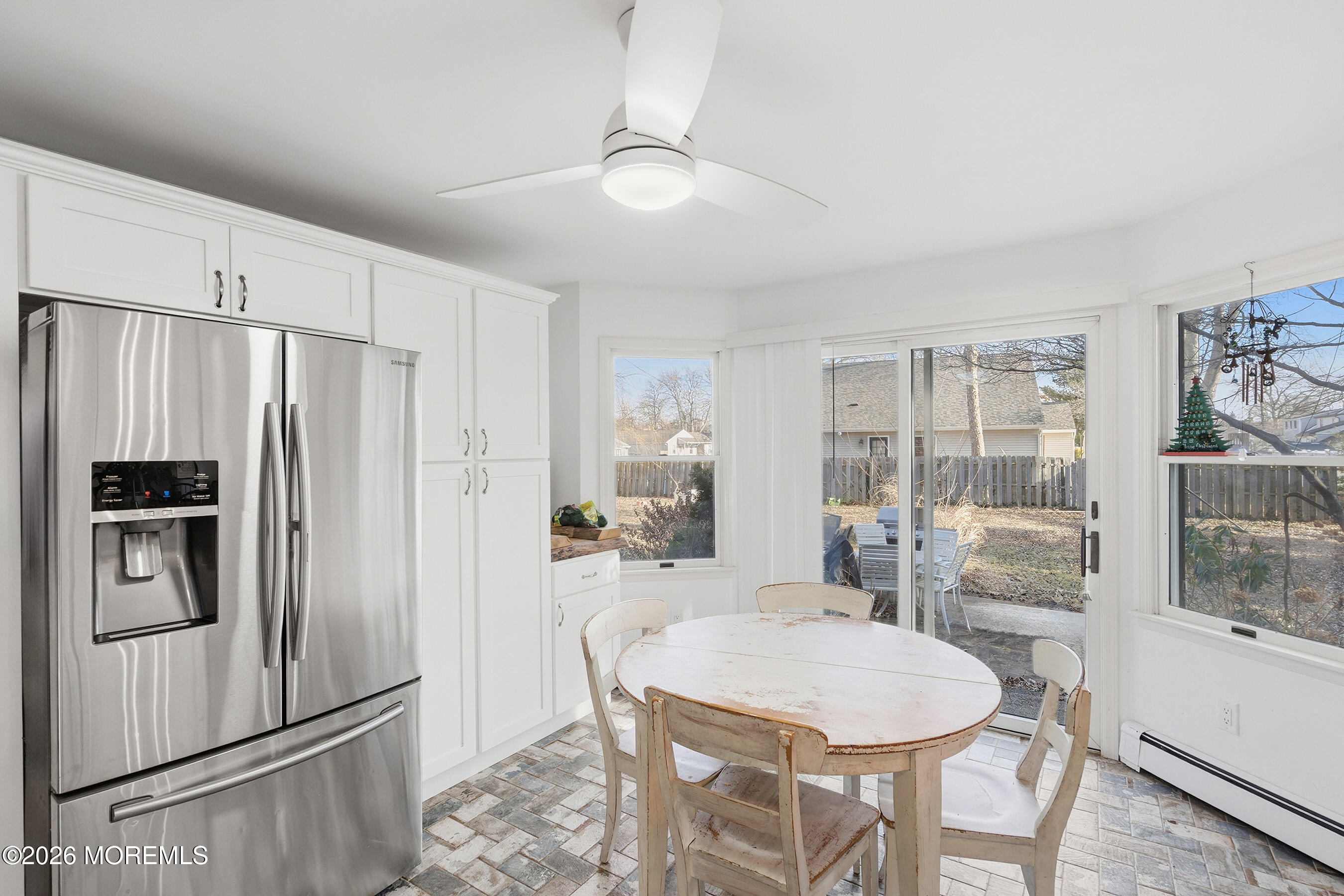 812 Mistletoe Avenue