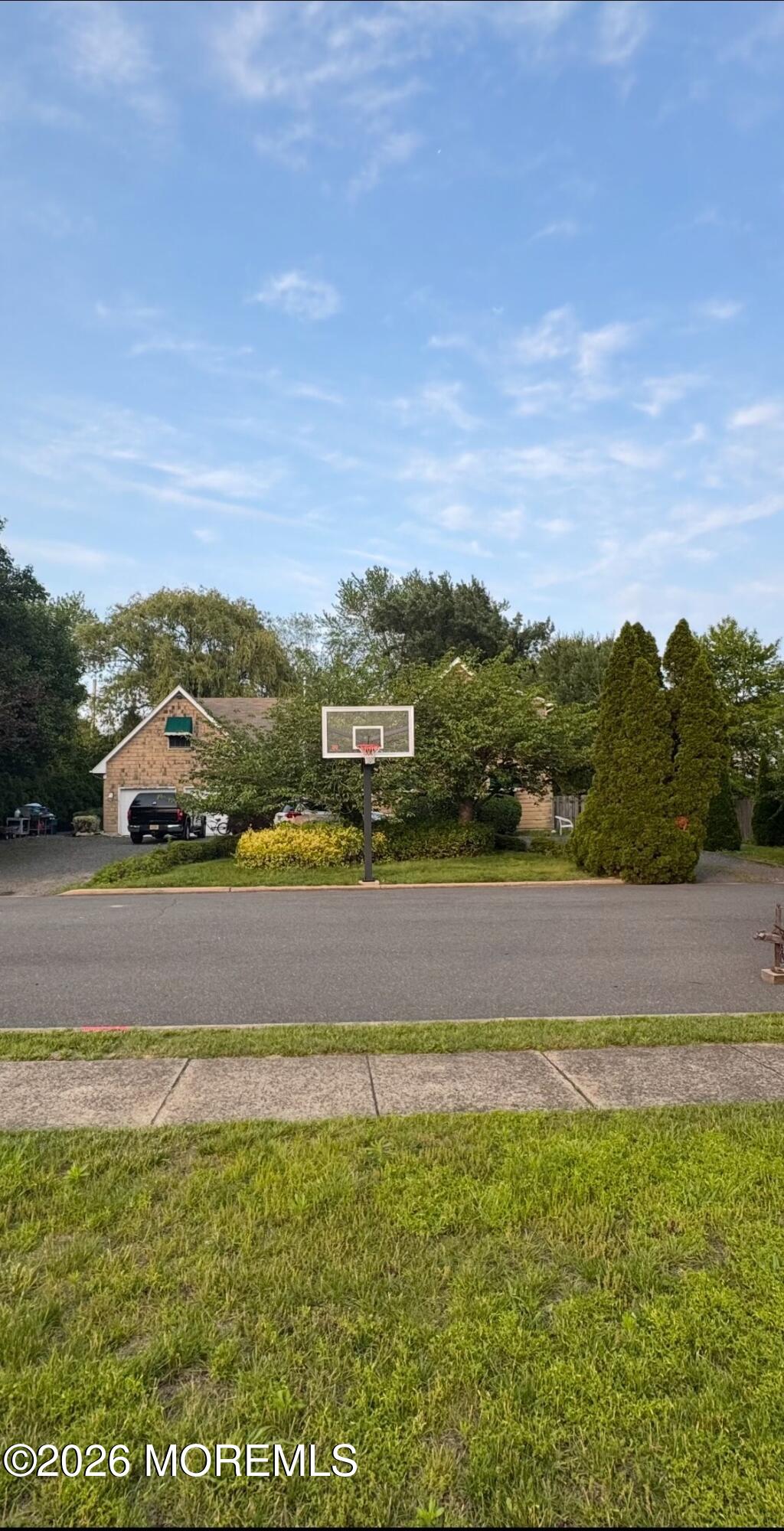 812 Mistletoe Avenue