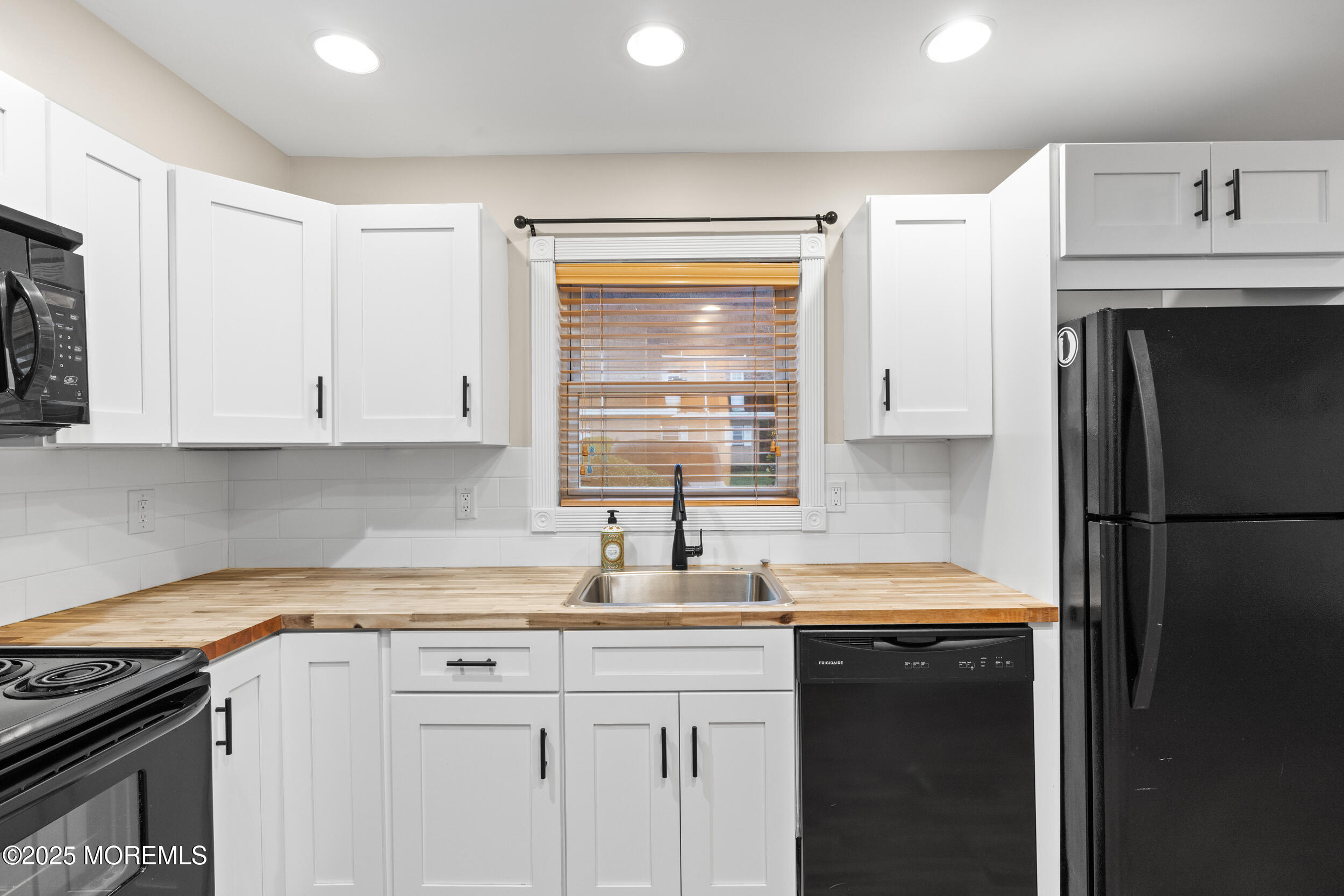 321-323 Shore Drive #3, Highlands, New Jersey image 11