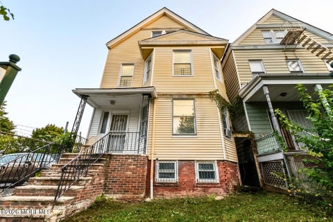 Apartment For Rent - 148 Fairmount Avenue<br/> Newark, NJ 07103