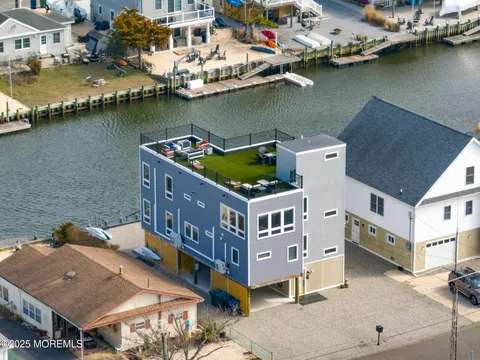 MLS: 22509410