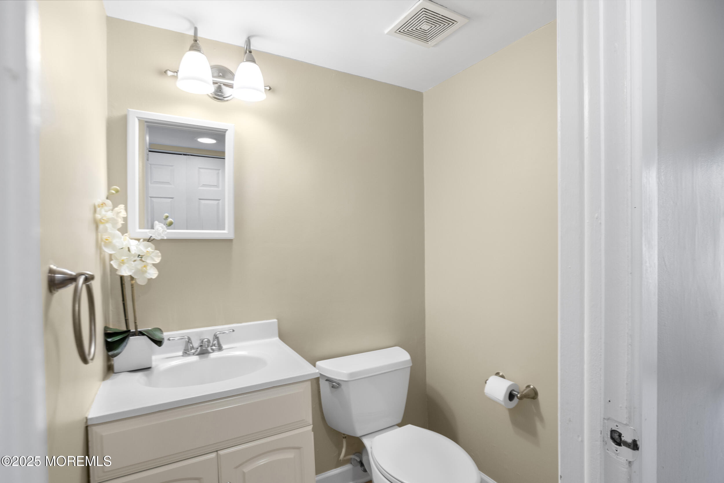 162 Tudor Court, Lakewood, New Jersey image 5