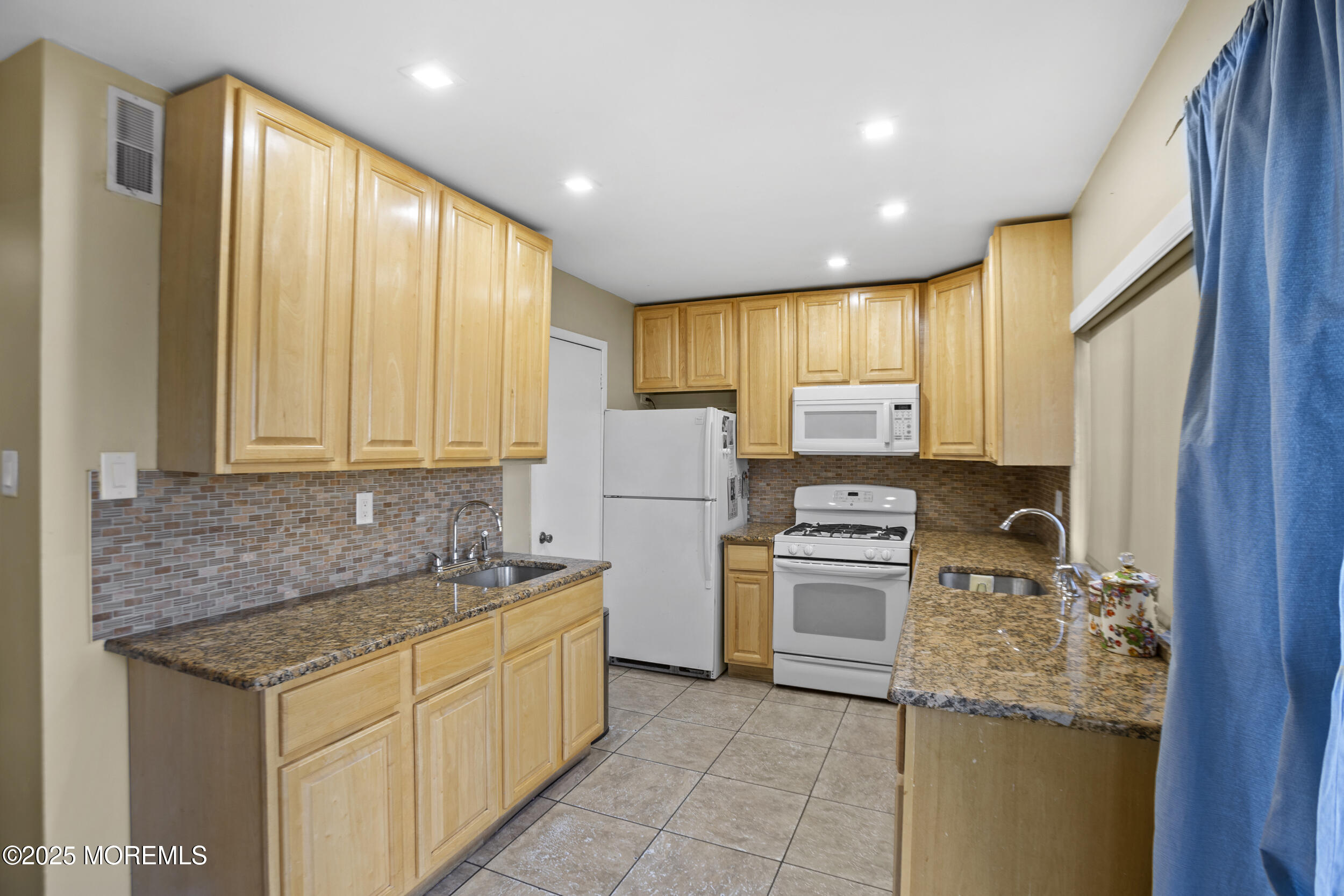 162 Tudor Court, Lakewood, New Jersey image 6