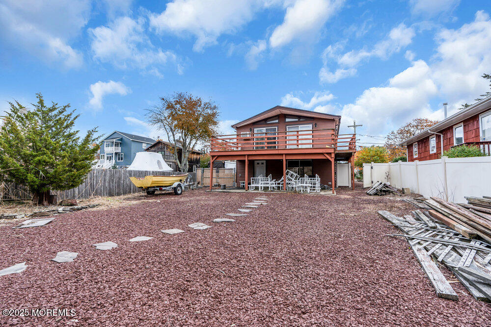 257 N Riverside Drive N