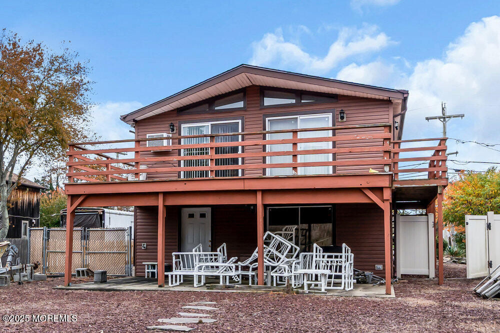 257 N Riverside Drive N