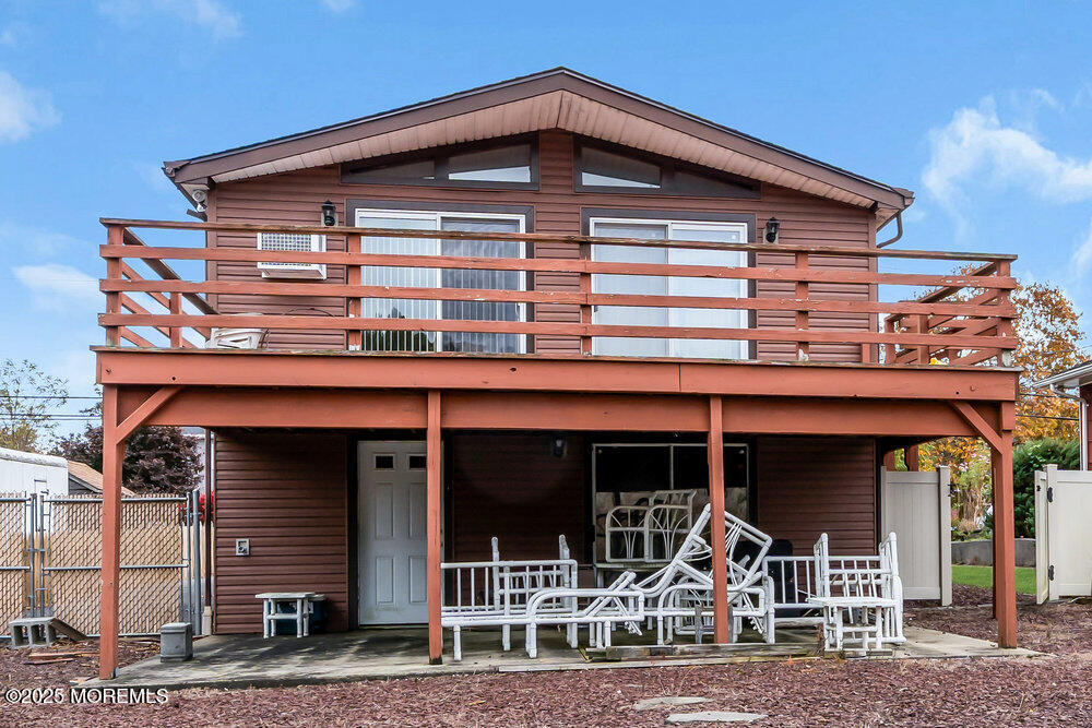 257 N Riverside Drive N