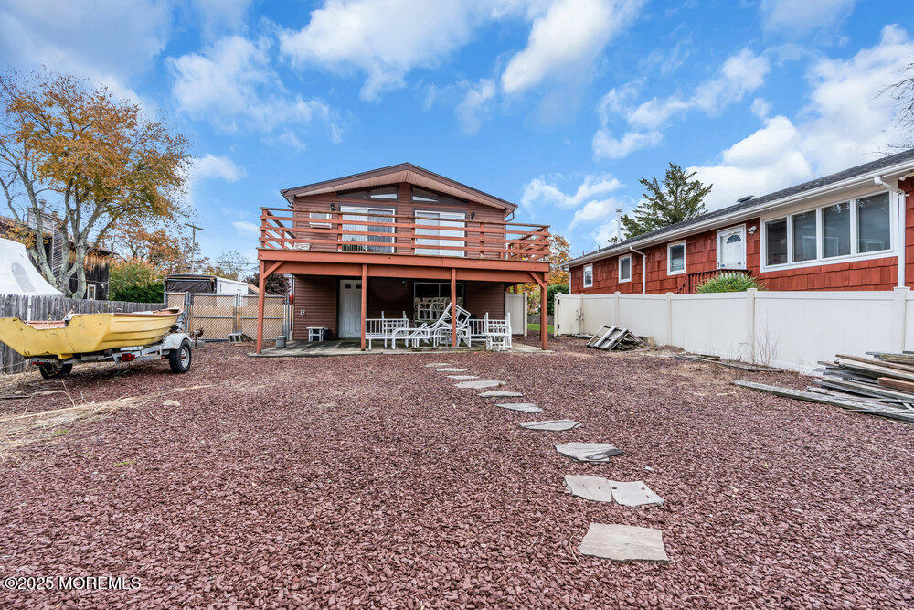 257 N Riverside Drive N