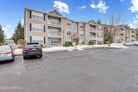 Condo For Sale - 375 St Andrews Place<br/> Manalapan, NJ 07726