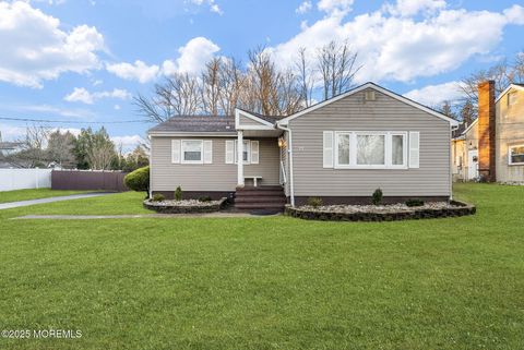 Homes For Sale - 13 Sanford Street<br/> Manalapan, NJ 07726