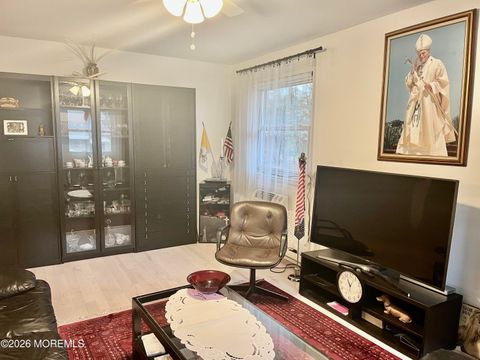 Apartment For Sale - 13 Lexington Drive #B<br/> Whiting, NJ 08759
