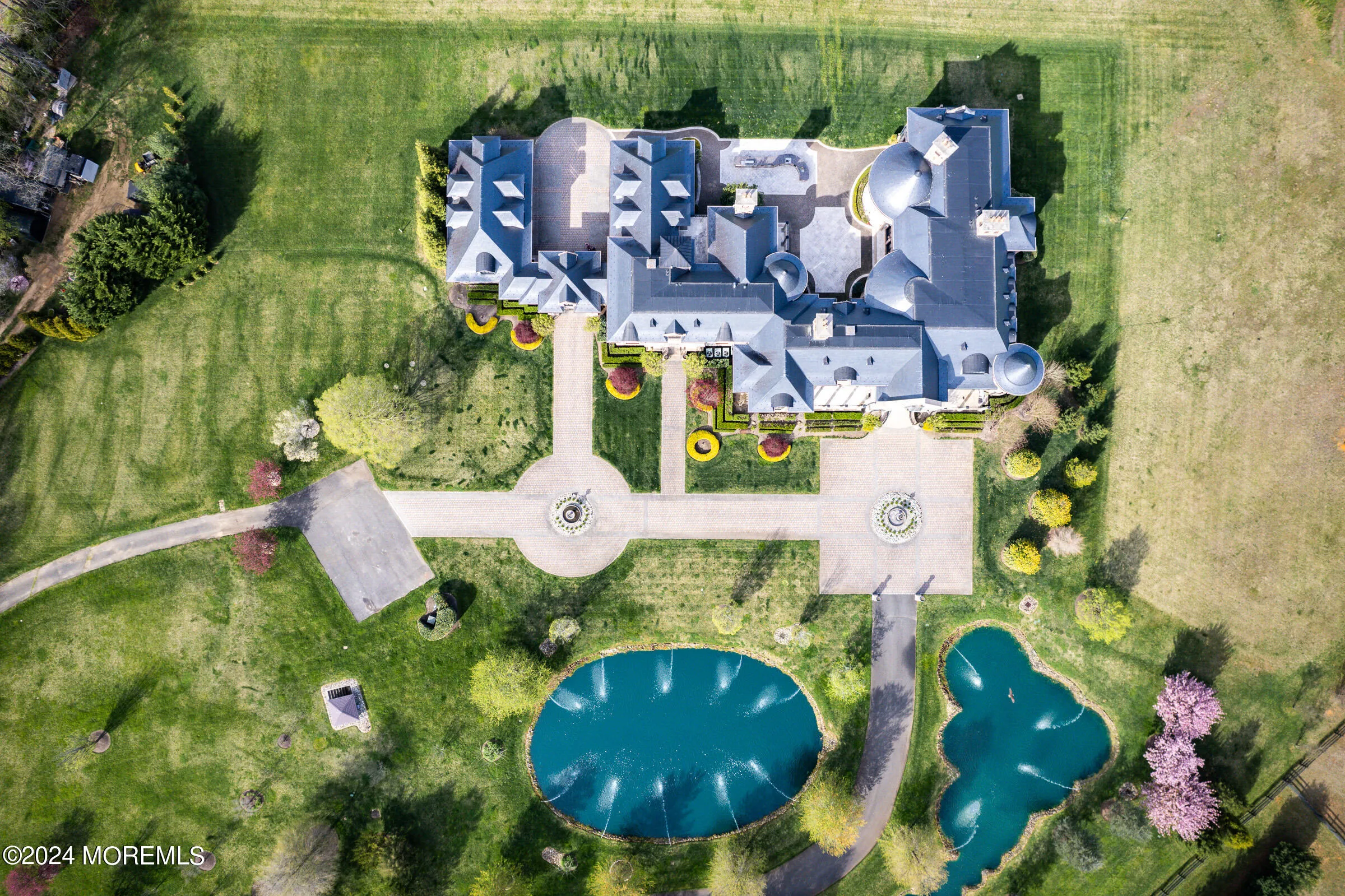 Colts Neck, New Jersey 07722, United States, 6 Bedrooms Bedrooms, ,9 BathroomsBathrooms,Residential,Active,46911