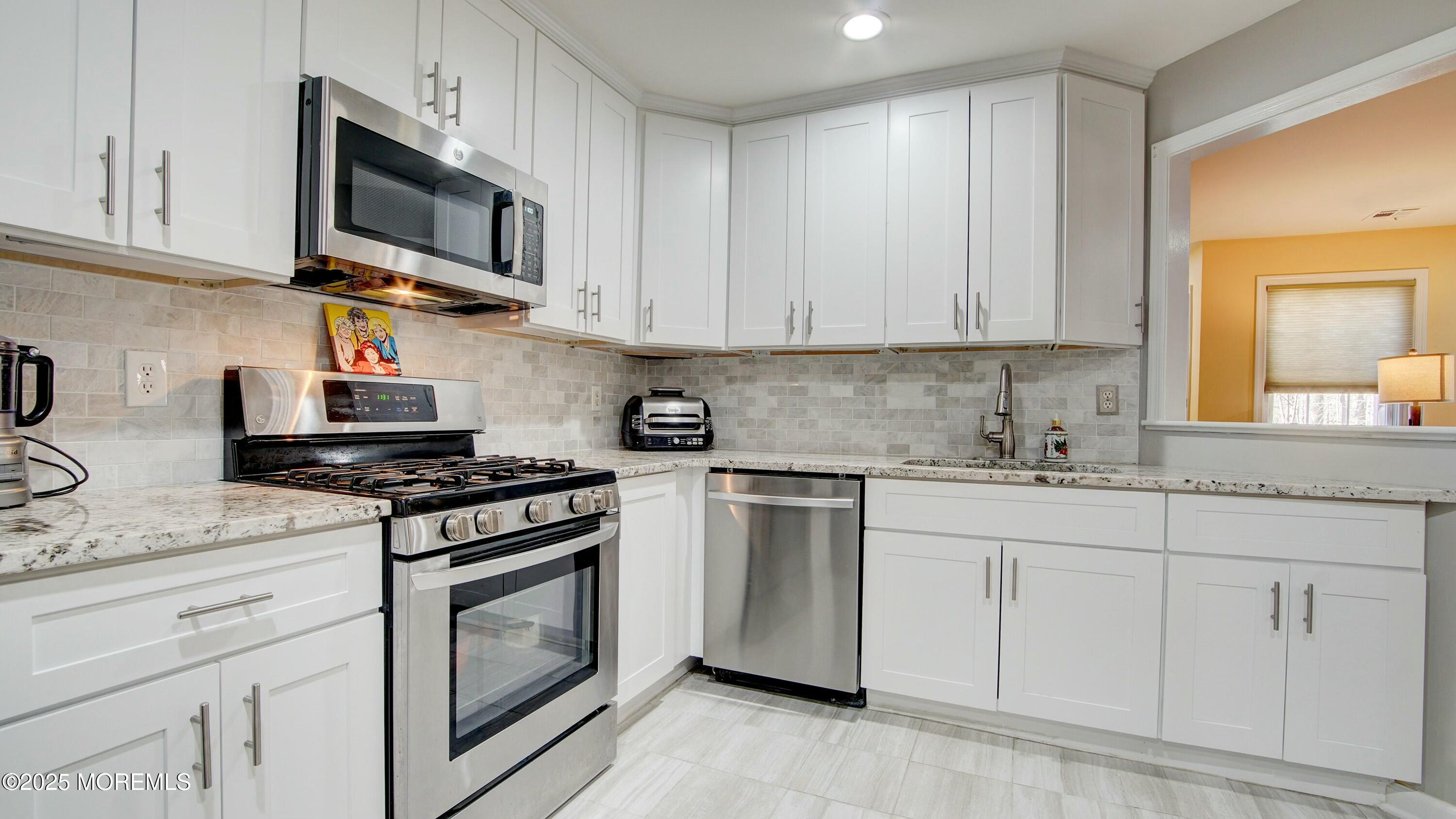 362 Mayfair Place, Morganville, New Jersey image 6