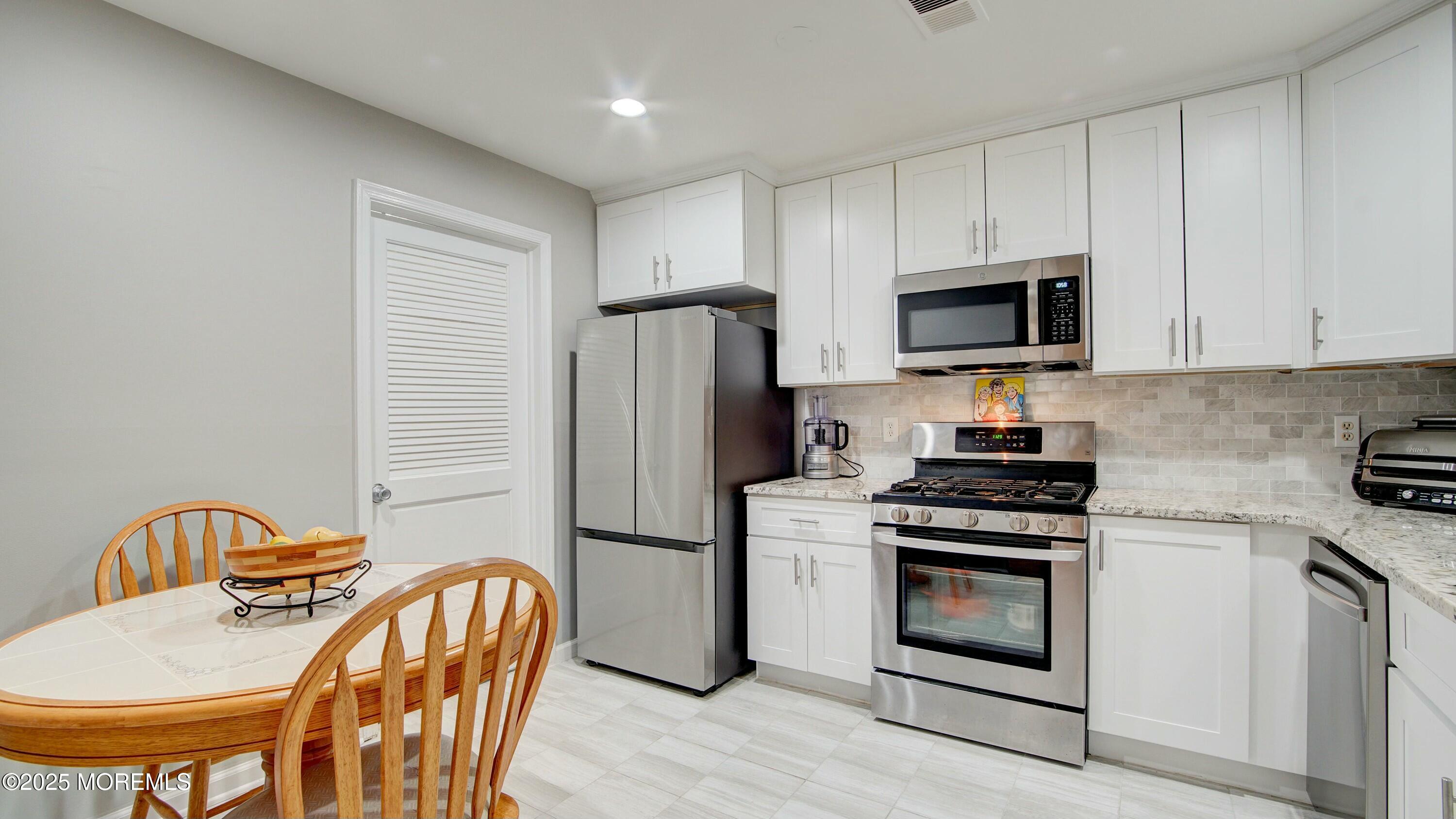 362 Mayfair Place, Morganville, New Jersey image 5