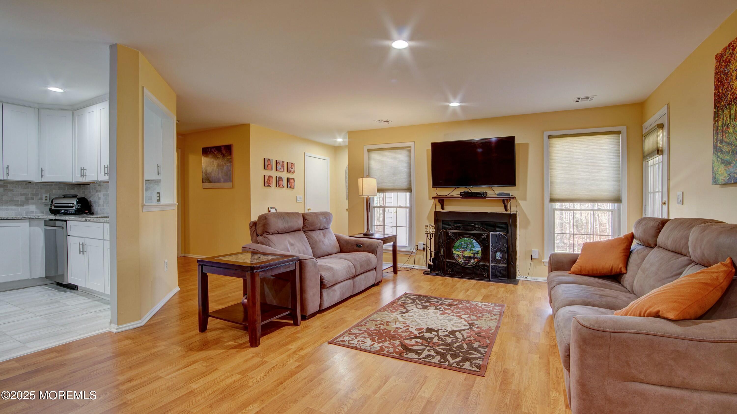 362 Mayfair Place, Morganville, New Jersey image 8
