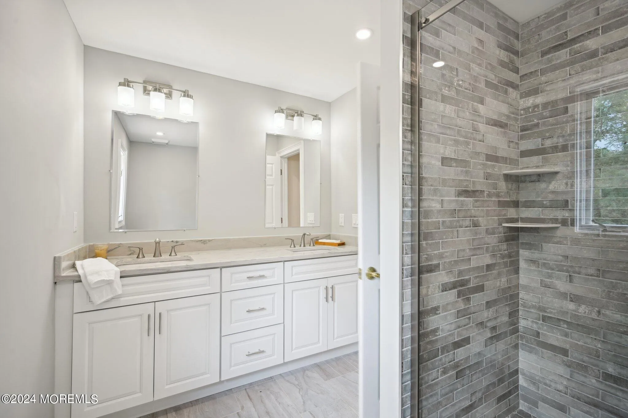 Millstone, New Jersey 08510, United States, 4 Bedrooms Bedrooms, ,3 BathroomsBathrooms,Residential,Pending,49051