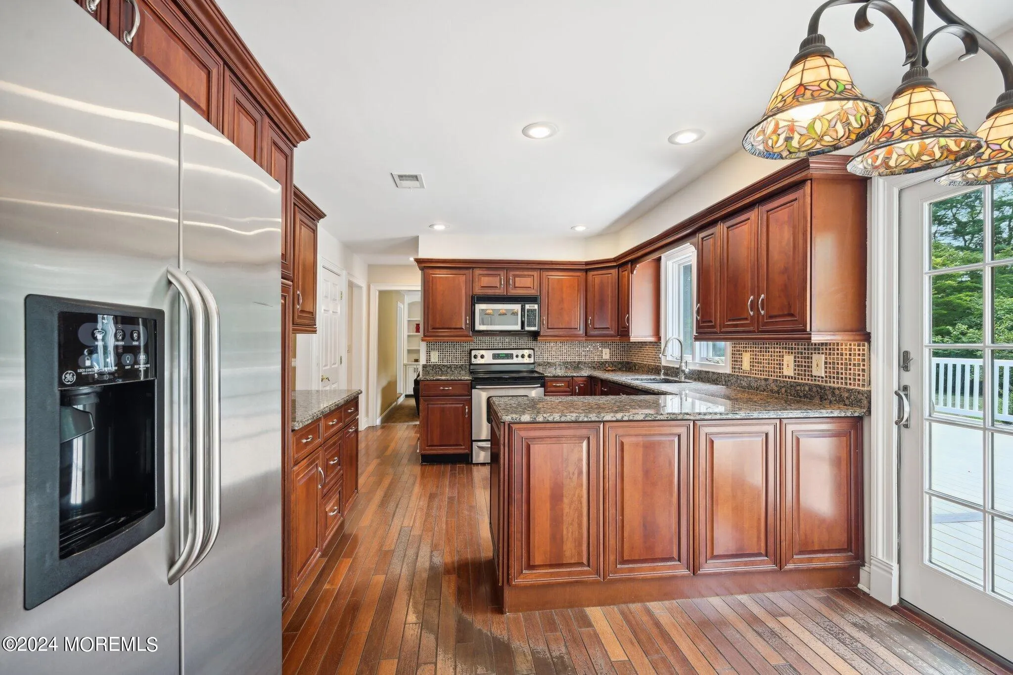 Millstone, New Jersey 08510, United States, 4 Bedrooms Bedrooms, ,3 BathroomsBathrooms,Residential,Pending,49051