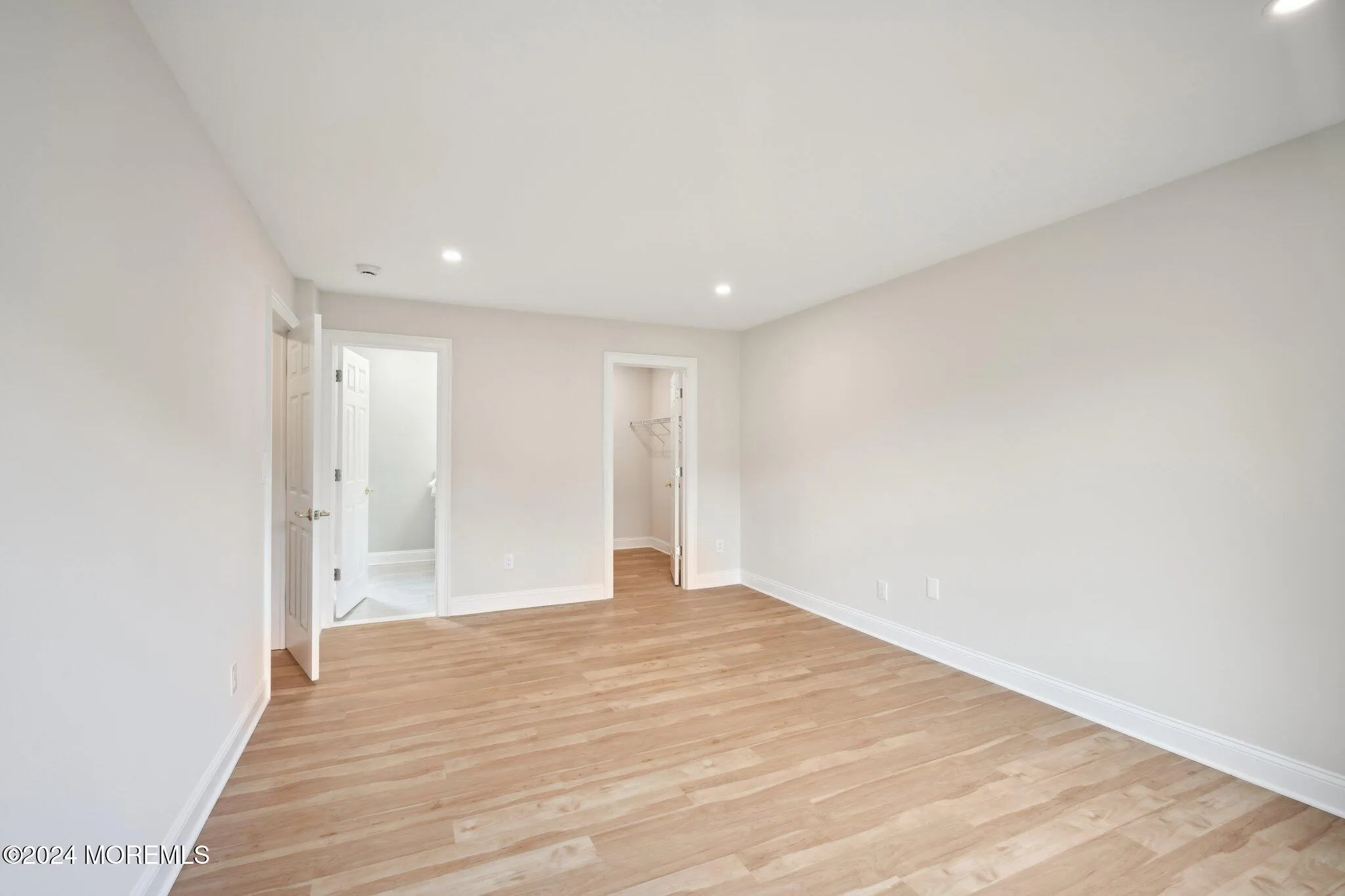 Millstone, New Jersey 08510, United States, 4 Bedrooms Bedrooms, ,3 BathroomsBathrooms,Residential,Pending,49051