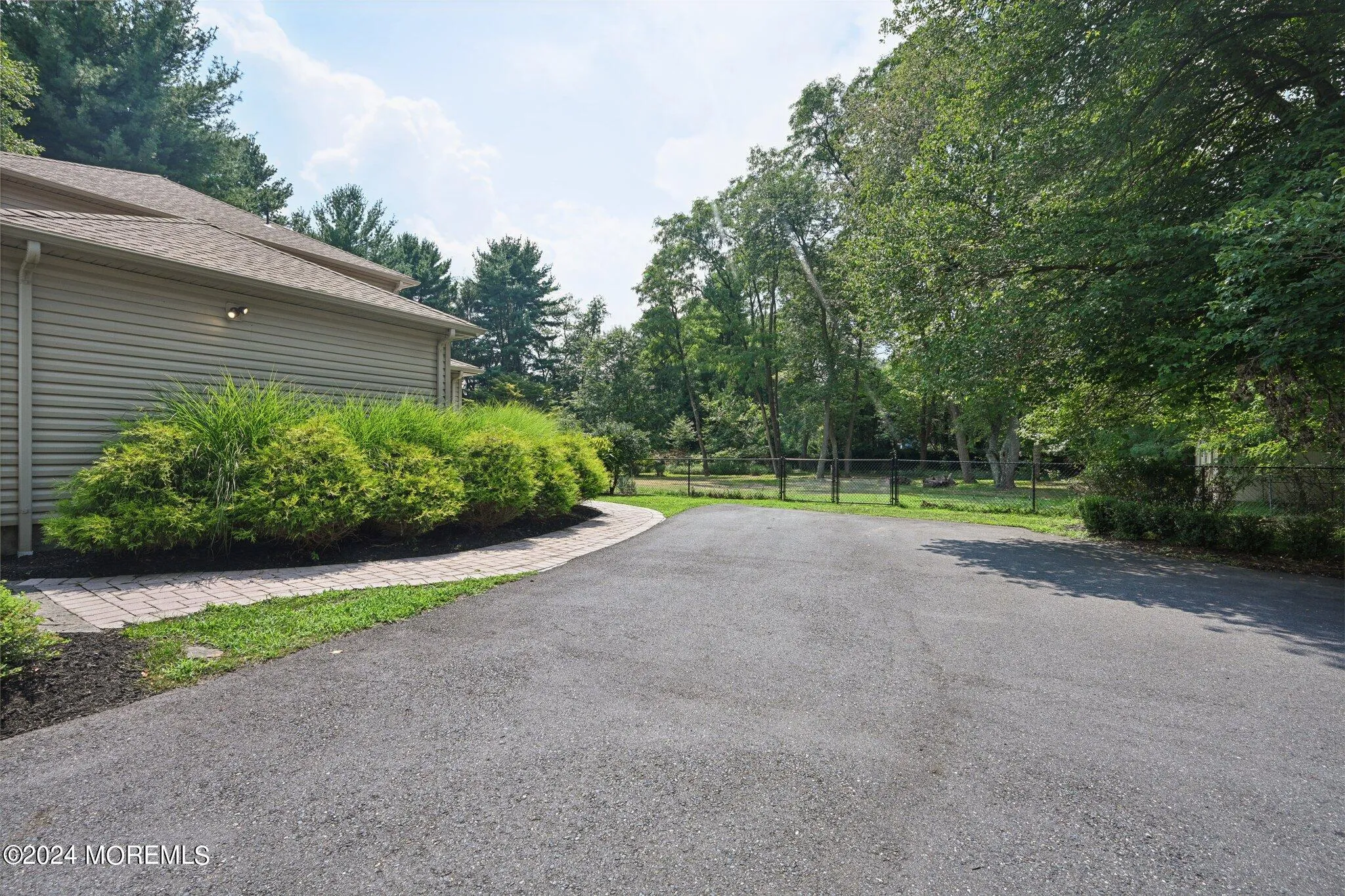 Millstone, New Jersey 08510, United States, 4 Bedrooms Bedrooms, ,3 BathroomsBathrooms,Residential,Pending,49051