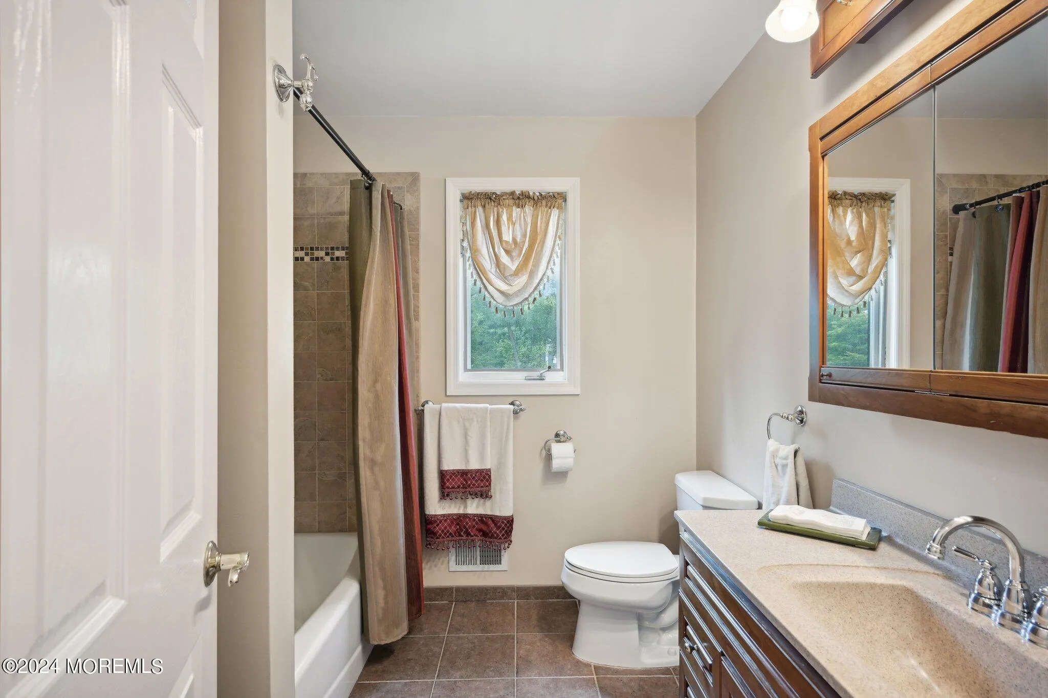 Millstone, New Jersey 08510, United States, 4 Bedrooms Bedrooms, ,3 BathroomsBathrooms,Residential,Pending,49051