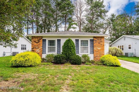 Photo of 14 Bow Drive, Brick, NJ 08723 (MLS # 22531632)