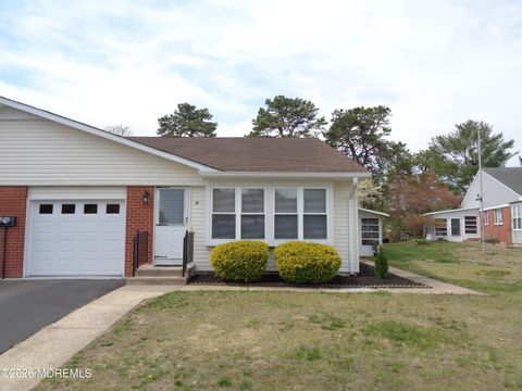 Photo of 5 B Mohawk Court, Whiting, NJ 08759 (MLS # 22610761)