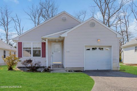 Homes For Sale - 1440 Petunia Way<br/> Toms River, NJ 08755